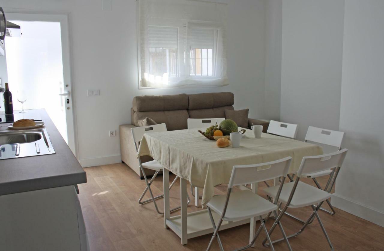Apartamentos Angelita Plaza Beach Malaga Exterior photo